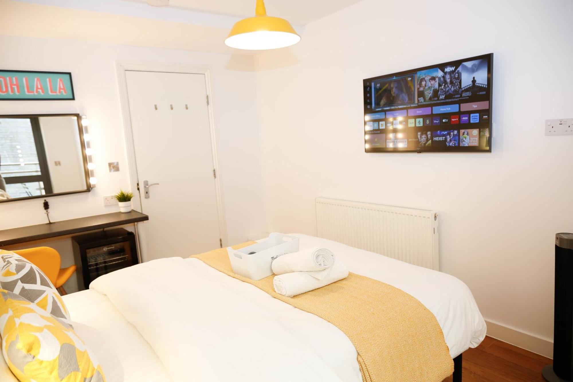 New Luxury Rooms In The Heart Of London Next To Shops, Cafes, Bars & Metro With Shared Bathrooms Exterior photo