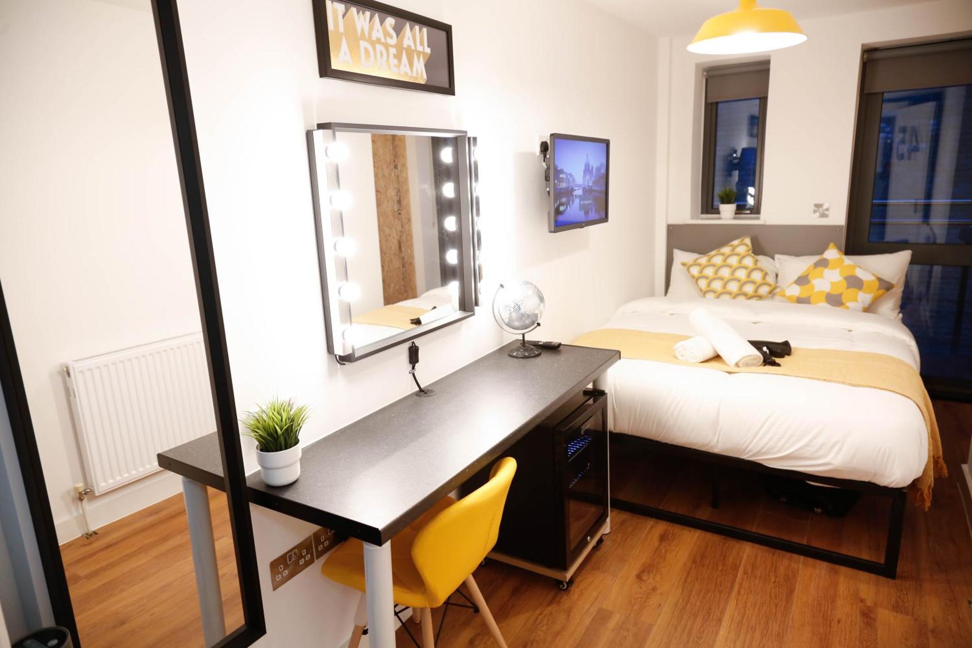 New Luxury Rooms In The Heart Of London Next To Shops, Cafes, Bars & Metro With Shared Bathrooms Exterior photo