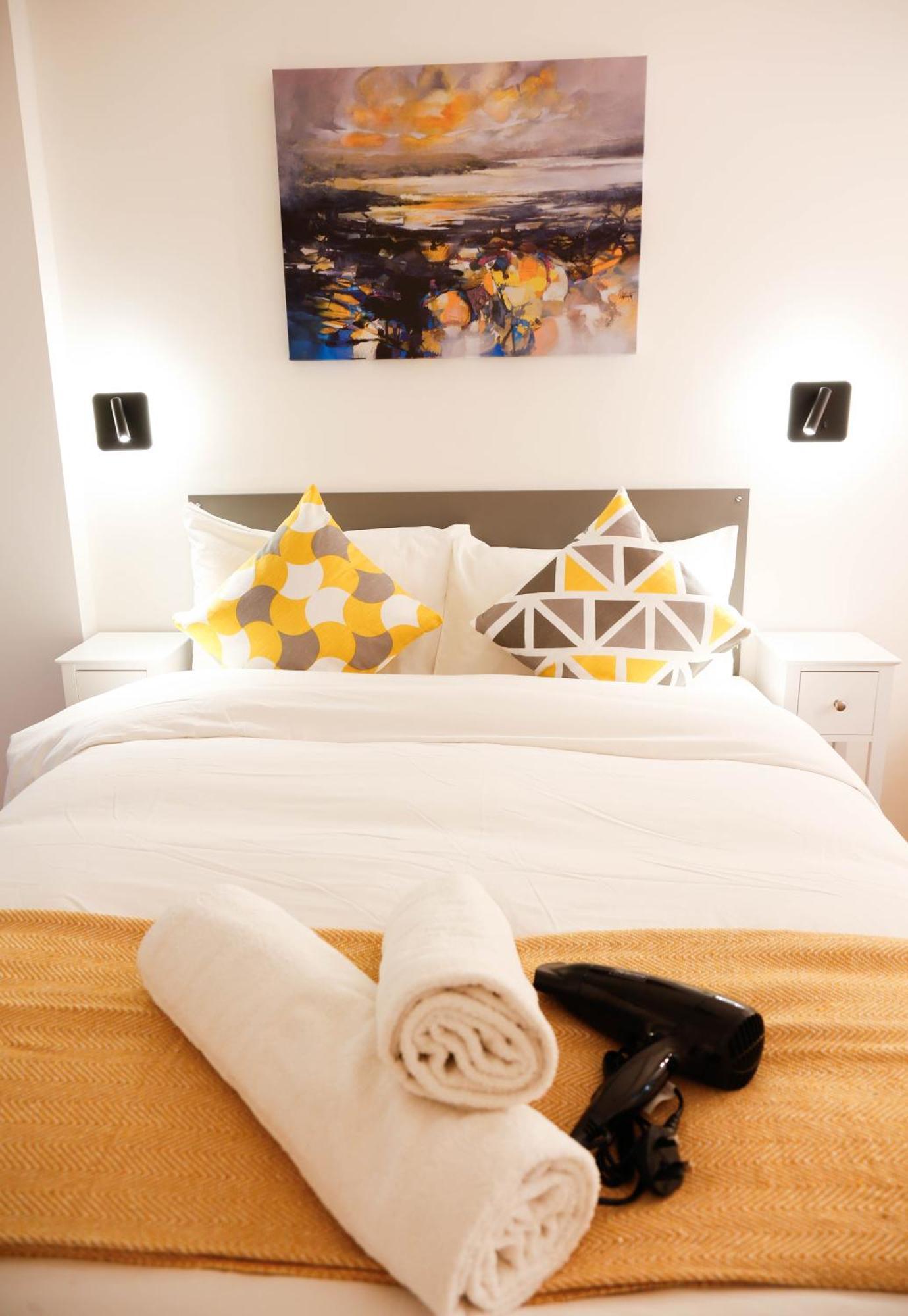 New Luxury Rooms In The Heart Of London Next To Shops, Cafes, Bars & Metro With Shared Bathrooms Exterior photo