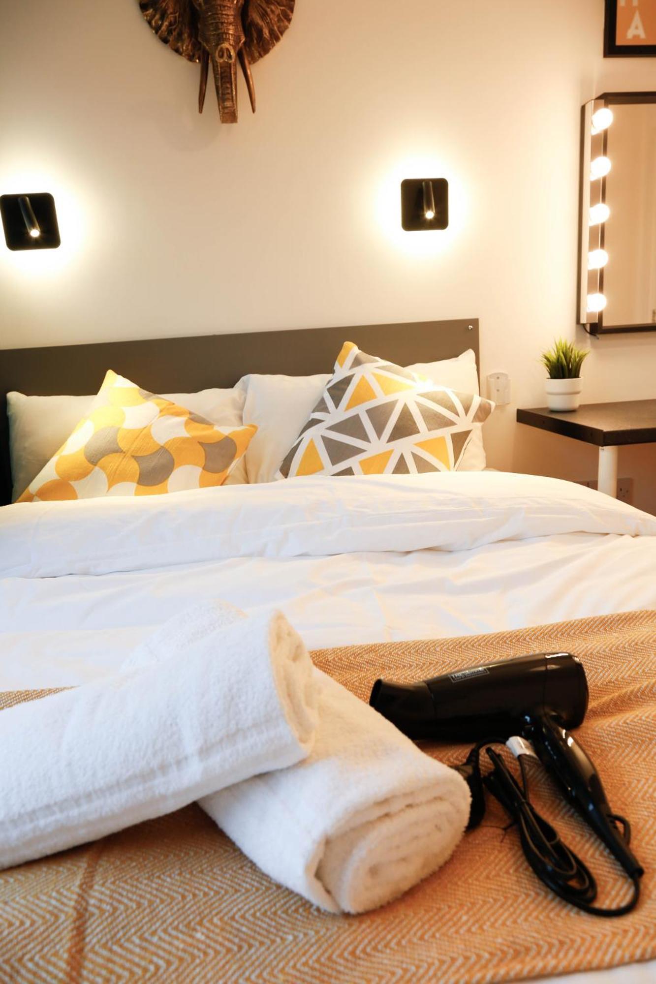 New Luxury Rooms In The Heart Of London Next To Shops, Cafes, Bars & Metro With Shared Bathrooms Exterior photo